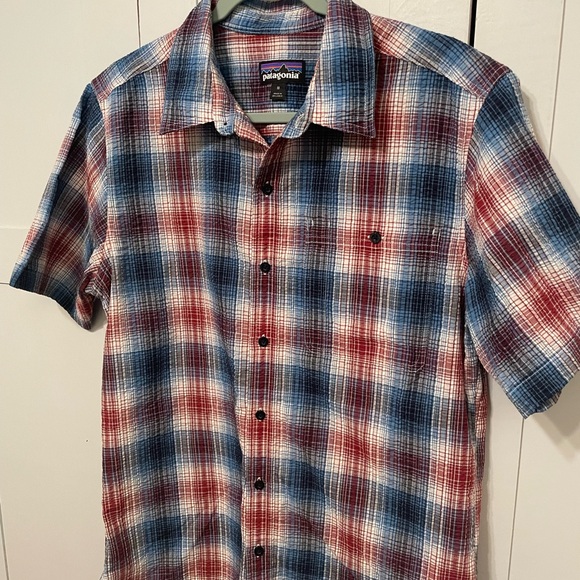 Patagonia Men's Casual Plaid Shirt in Red and Blue - Picture 3 of 7